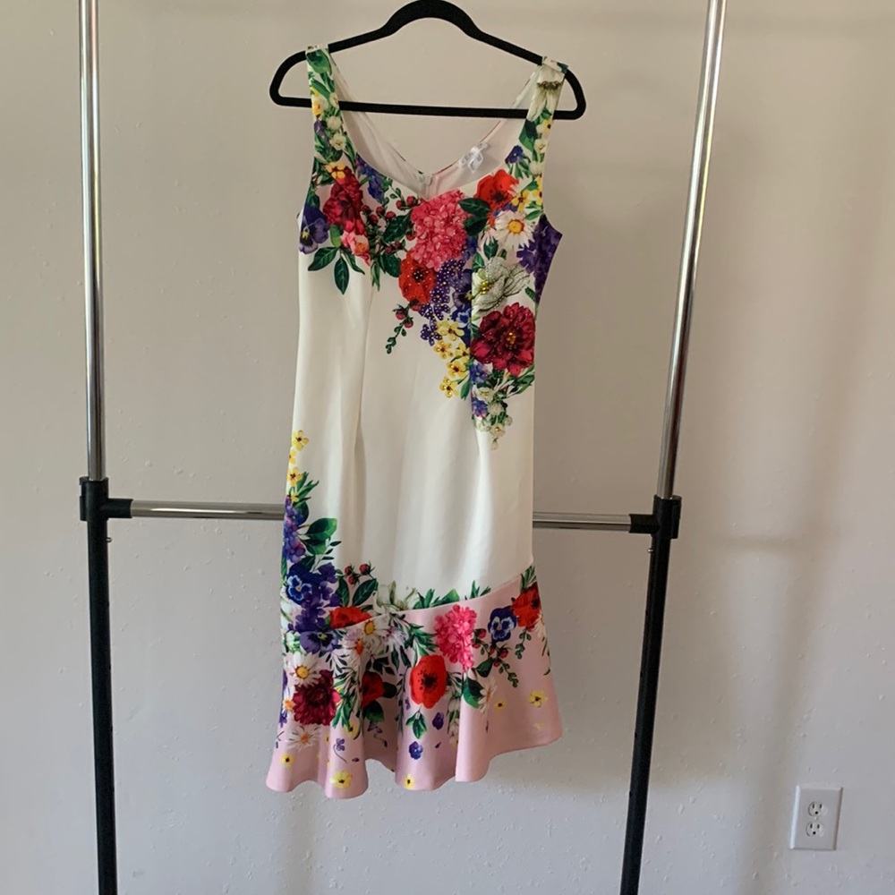NWOT Venus Floral Dress with Asymmetrical hem. sz M, Homecoming!